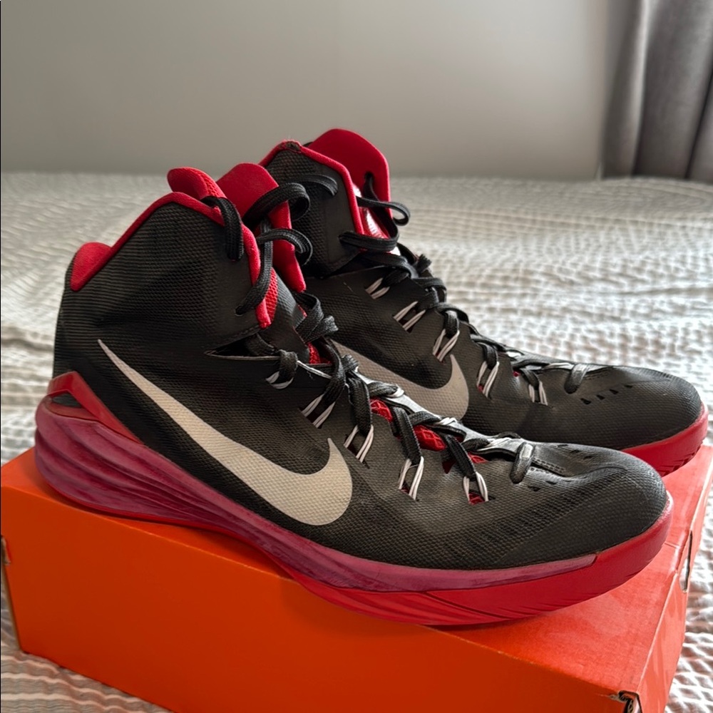 Nike Hyperdunk 2014 – Black/Red – Size 12 – Lightly Worn, No Box or Insole